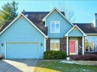 9014 Iltis Dr, Urbandale, IA 50322