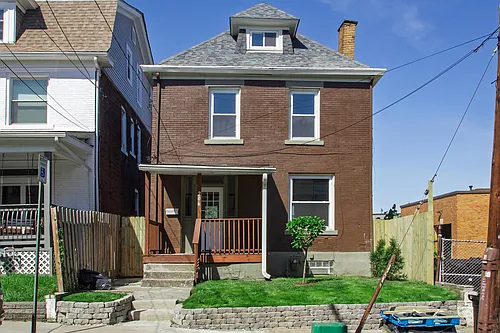 206 Center St Photo 1