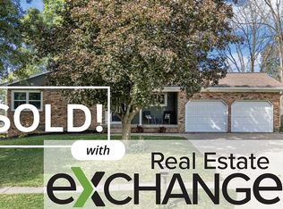 1456 Royal Oak Ct, De Witt, IA