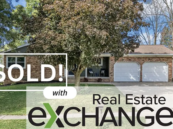 1456 Royal Oak Ct, De Witt, IA 52742