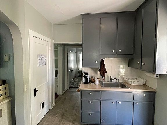 2nd image of 206 N Hambden St
