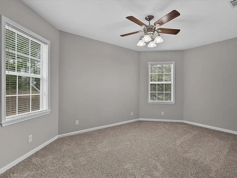 401 Paradise Dr — Photo 17
