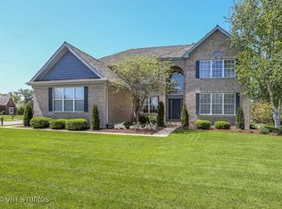 301 Morgan Ln, Fox River Grove, IL 60021