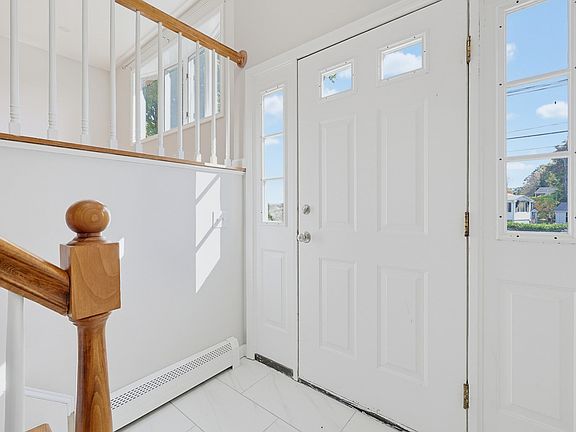 2nd image of 258 Dunbar St