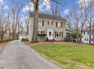 9 Stocker Rd, Verona, NJ 07044