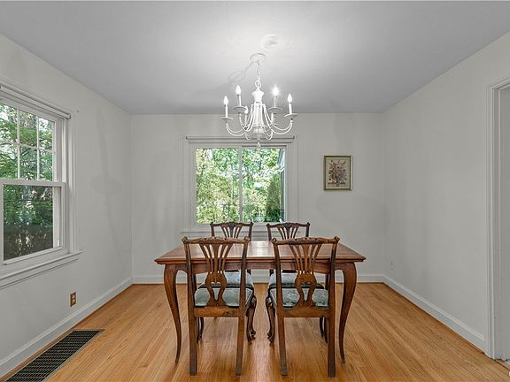 4th image of 302 Dorchester Rd
