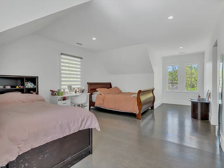 134 Carriage Dr — Photo 15