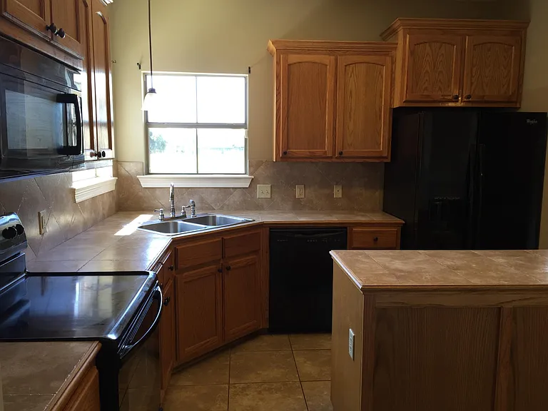 40521 Cross Creek Ave — Photo 3