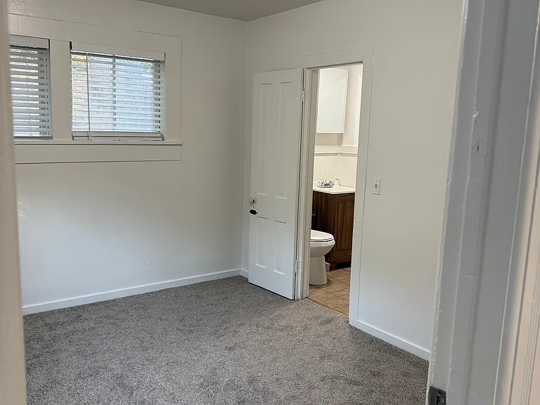2843 Coloma St #B — Photo 11