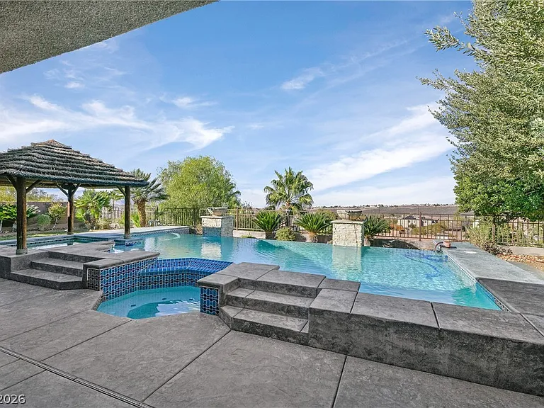 2184 Pont National Dr — Photo 2