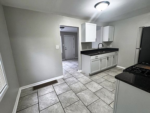 3rd image of 5012 Jefferson St #1