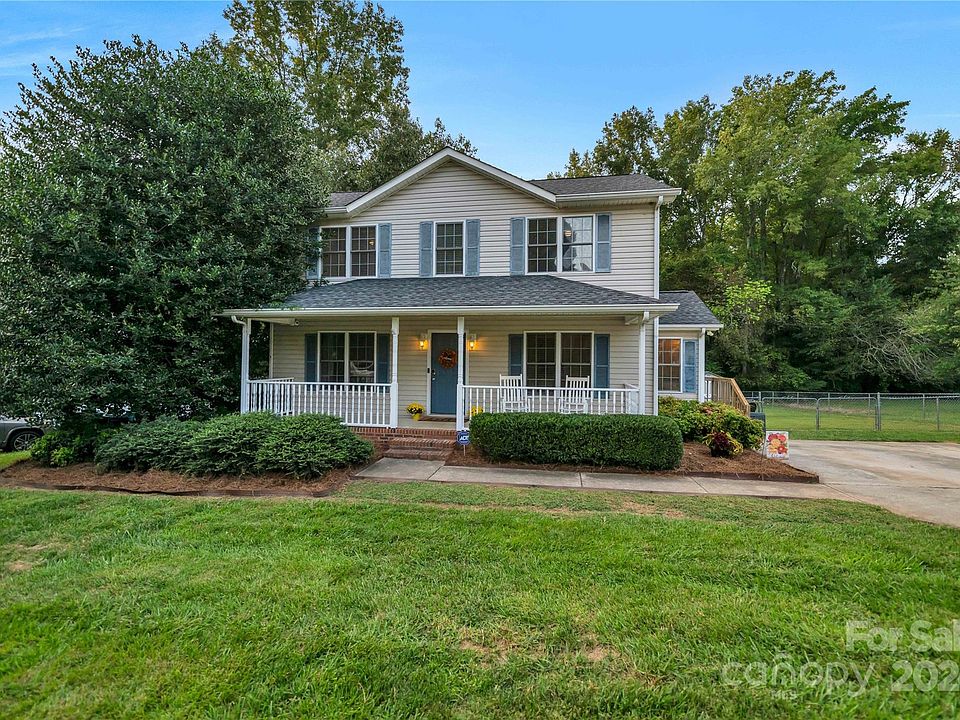 1st image of 302 Carmel Hills Dr