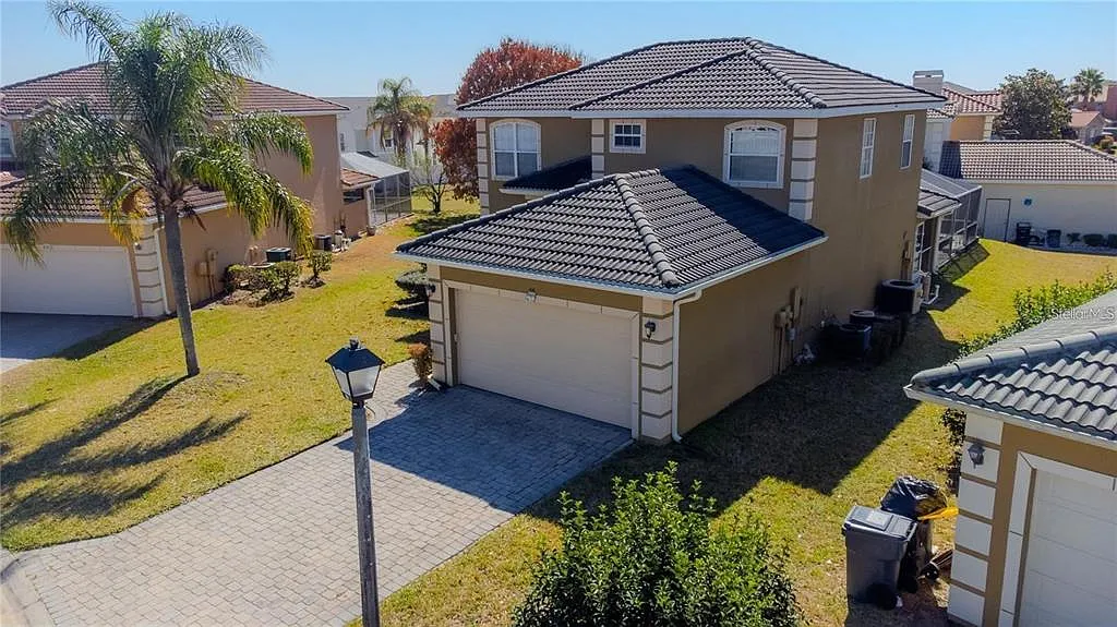 4 bed, 4.0 bath, 2368 sqft, $2,900 — Photo 4