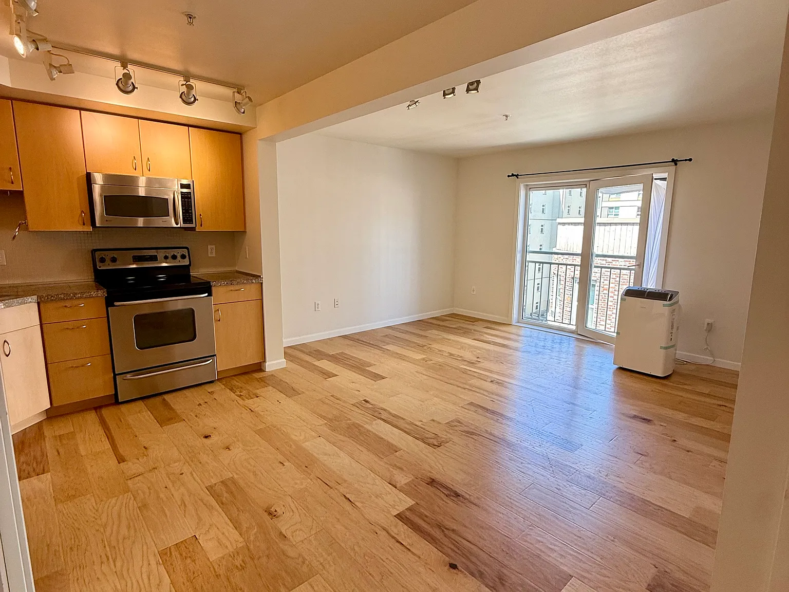 1 bed, 599 sqft, $2,195 — Photo 2