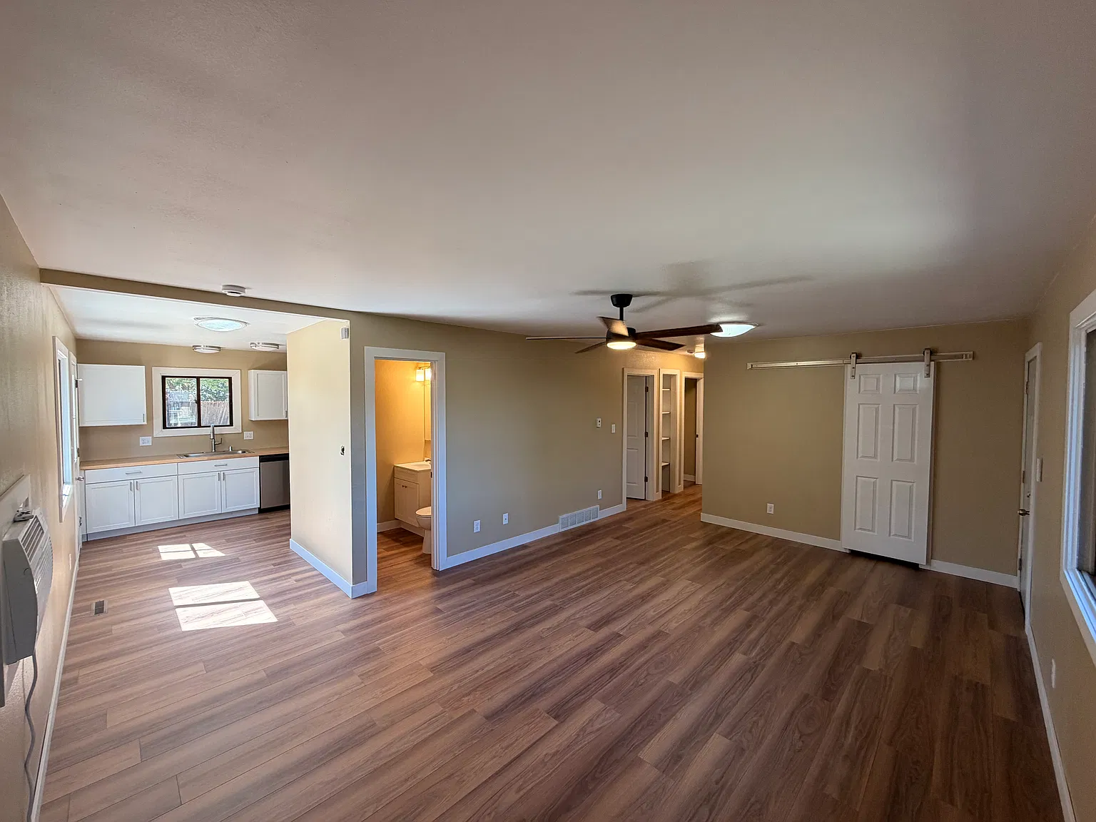 2 bed, 1.5 bath, 900 sqft, $1,900 — Photo 3
