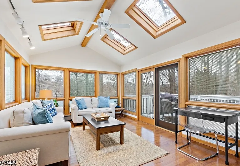 38 Molly Stark Dr — Photo 3