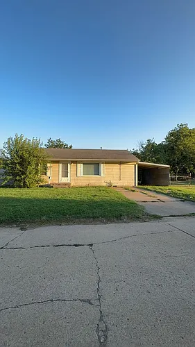 2801 E Maple Ave Photo 1