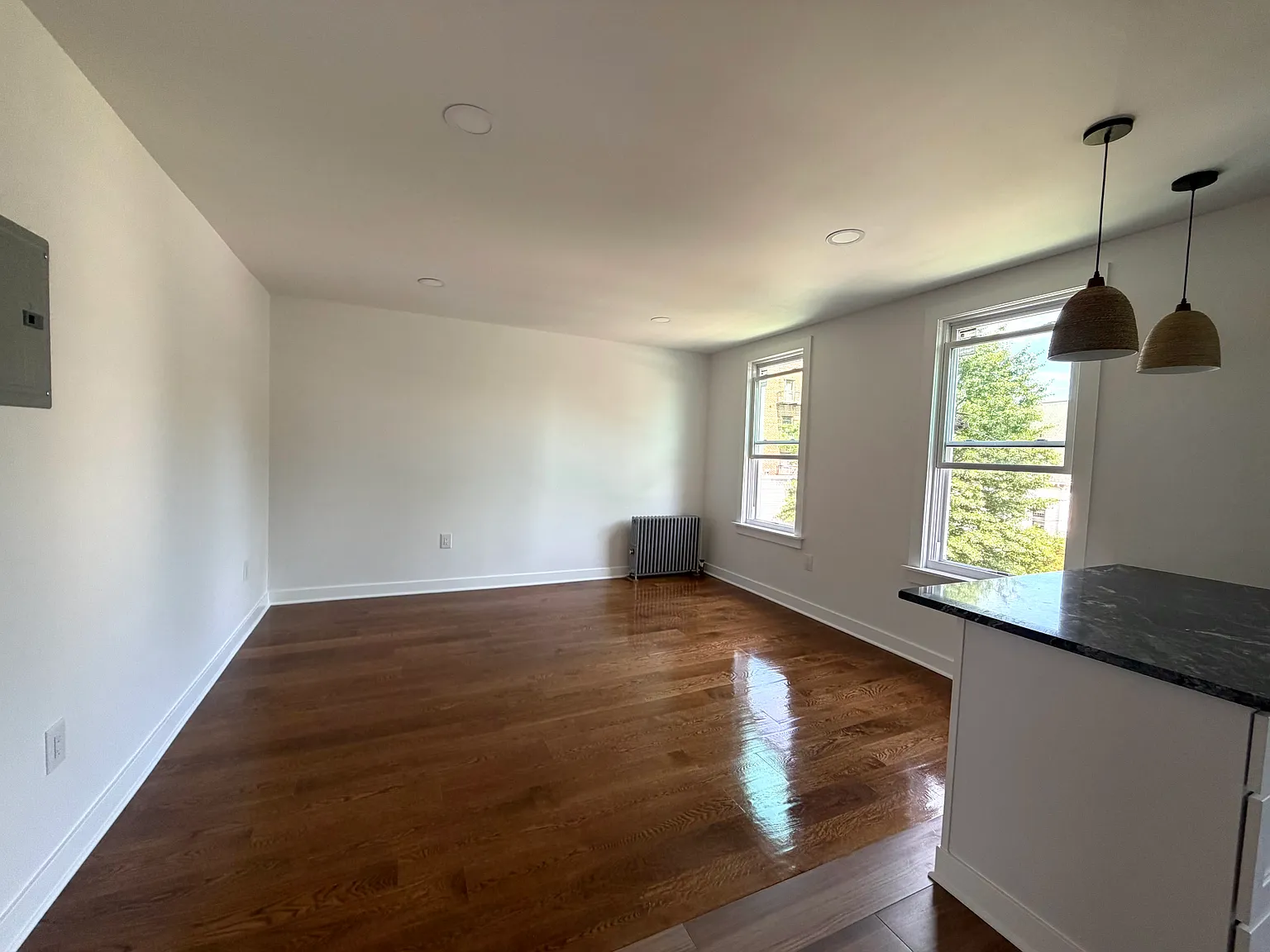 3 bed, 850 sqft, $3,200 — Photo 4