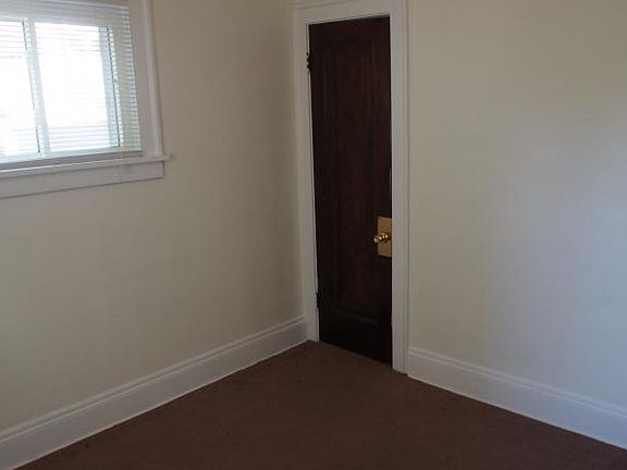5th image of 2028 Wyandotte Ave