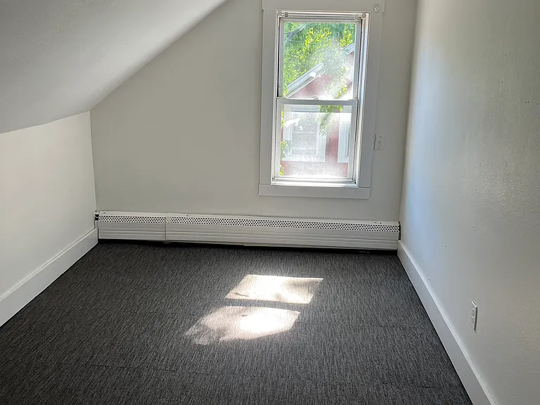 13 Albro Ave — Photo 10