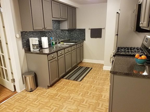 3rd image of 1621 Smith St APT 7