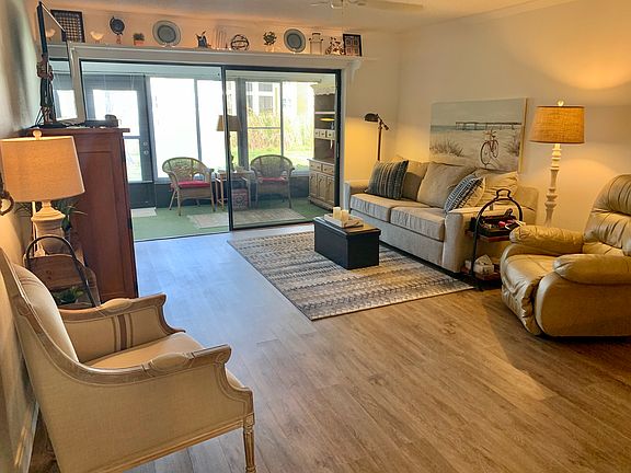 4th image of 2543 Royal Pines Cir APT D