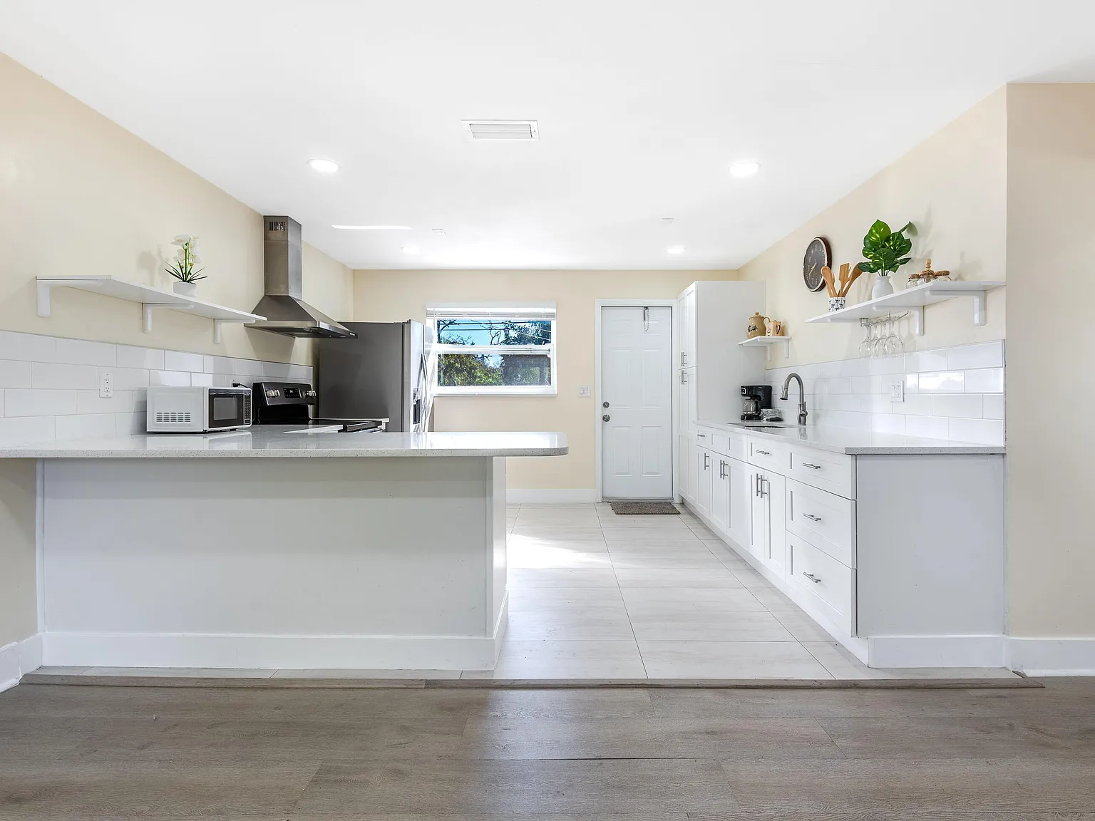 2 bed, 2.0 bath, 1232 sqft, $2,700 — Photo 3
