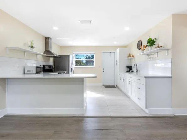 3914 Serubi Avenue, Palm Springs, FL 33461
