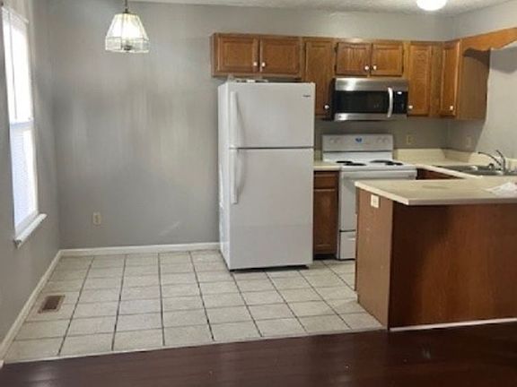 2nd image of 100 Amy Ave #2