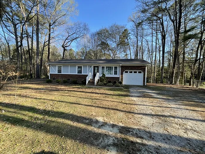 3 bed, 1.5 bath, 1040 sqft, $1,550 — Photo 1