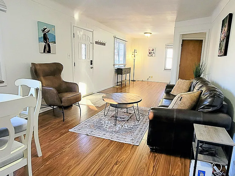 1708 Brockton Ave — Photo 5