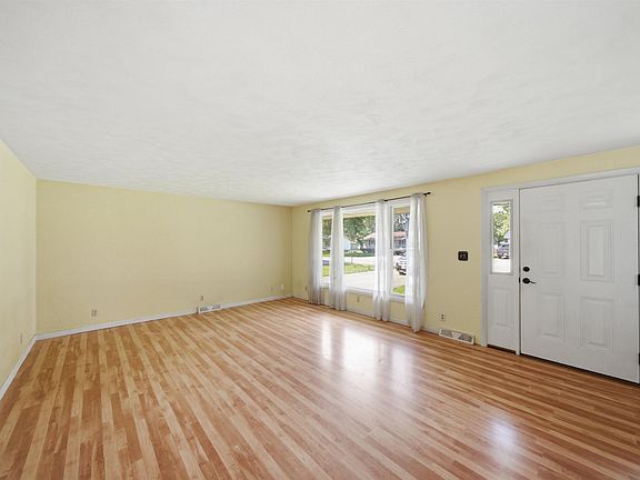 5th image of 334 E Glendale St