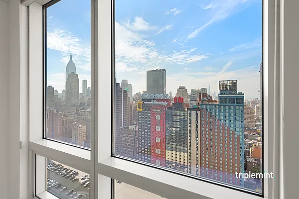 Sold by Triplemint | media 4