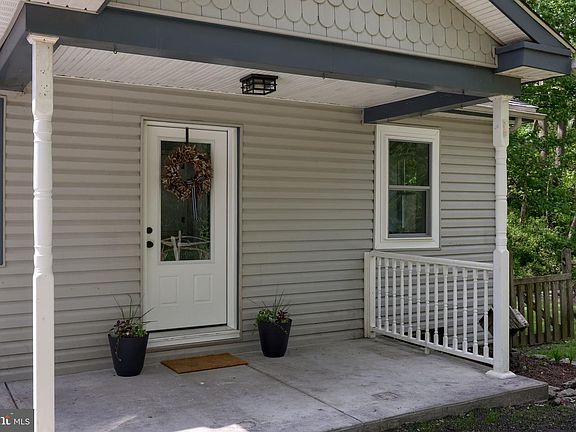 4th image of 142 River Rd