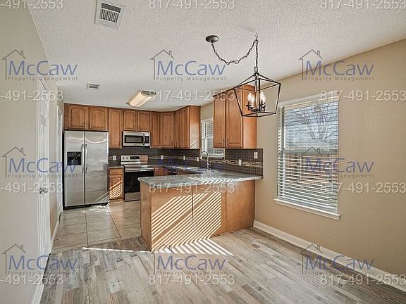5th image of 833 Vicksburg Ln
