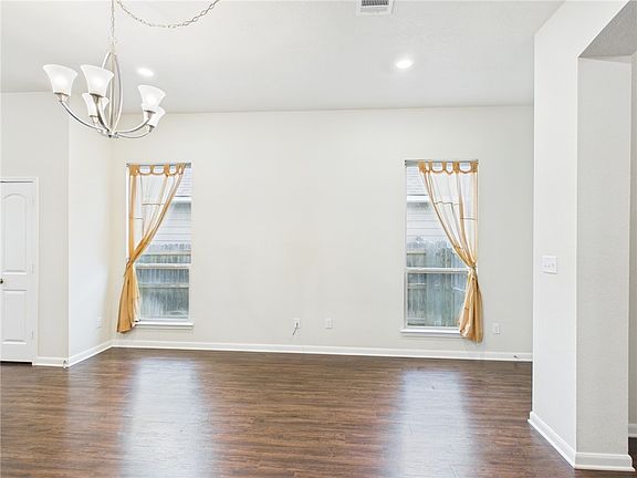 4th image of 2102 Polmont Dr