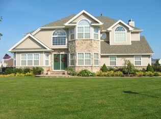 1 Holly Ct, Miller Place, NY 11764