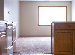 1911 S Washington St, Grand Forks, ND 58201