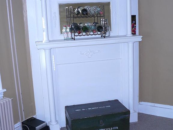 Fireplace mantel in office/den (Nonworking fireplace)