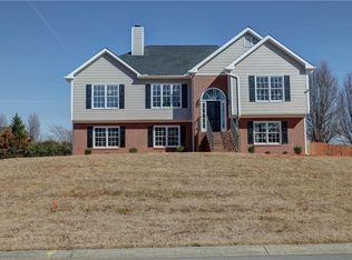 87 Planters Dr, Cartersville, GA 30120