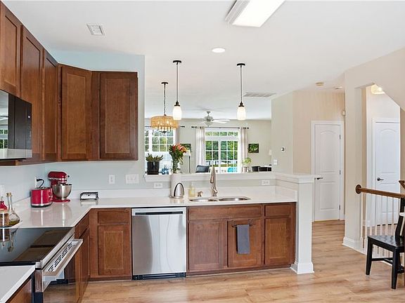 3rd image of 4589 Leamore Square Rd