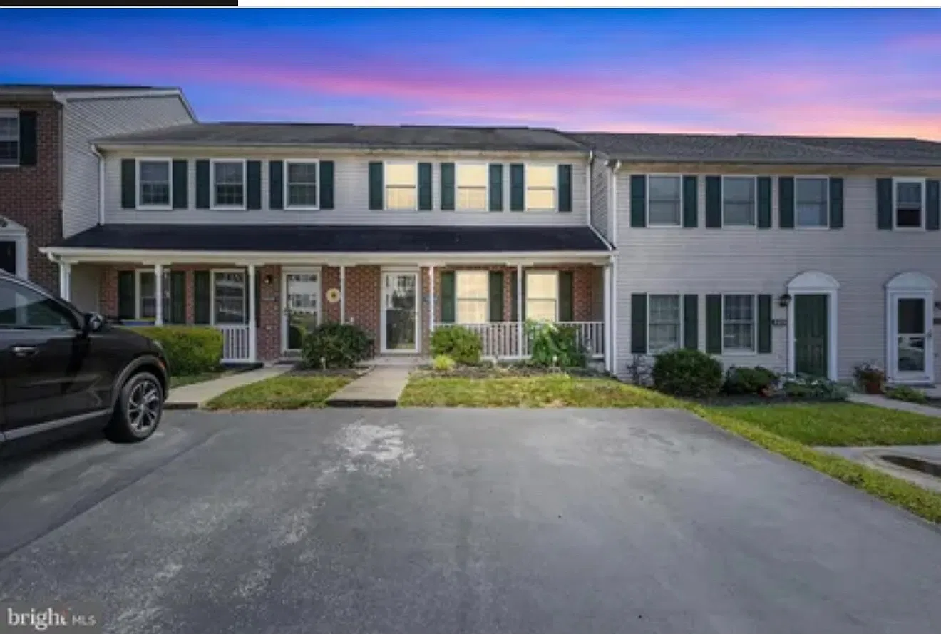 3 bed, 1200 sqft, $1,800 — Photo 1
