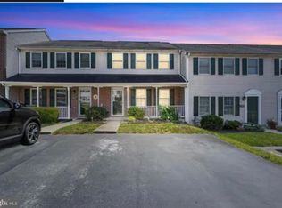 2255 N Point Dr, York, PA 17406