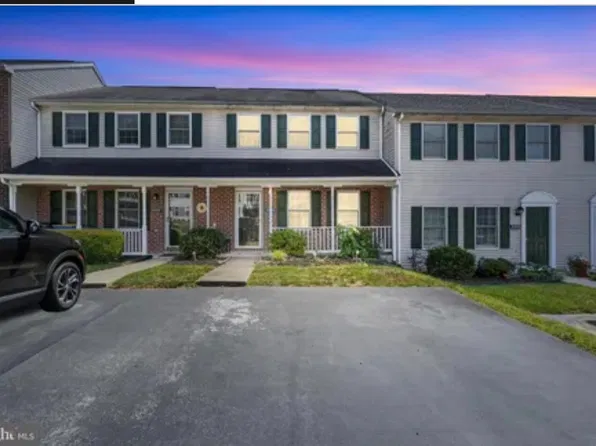 2255 N Point Dr, York, PA 17406