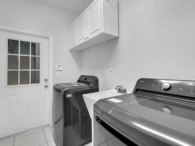 4100 Temple St — Photo 28