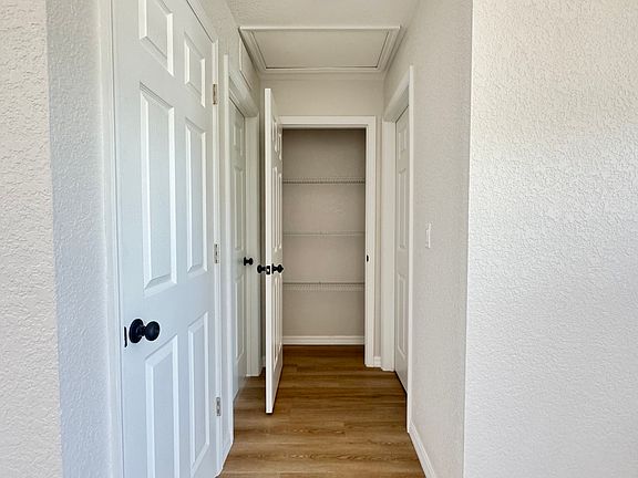 Hallway/Linen Closet