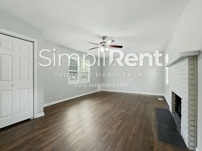4401 Highland Rd — Photo 8