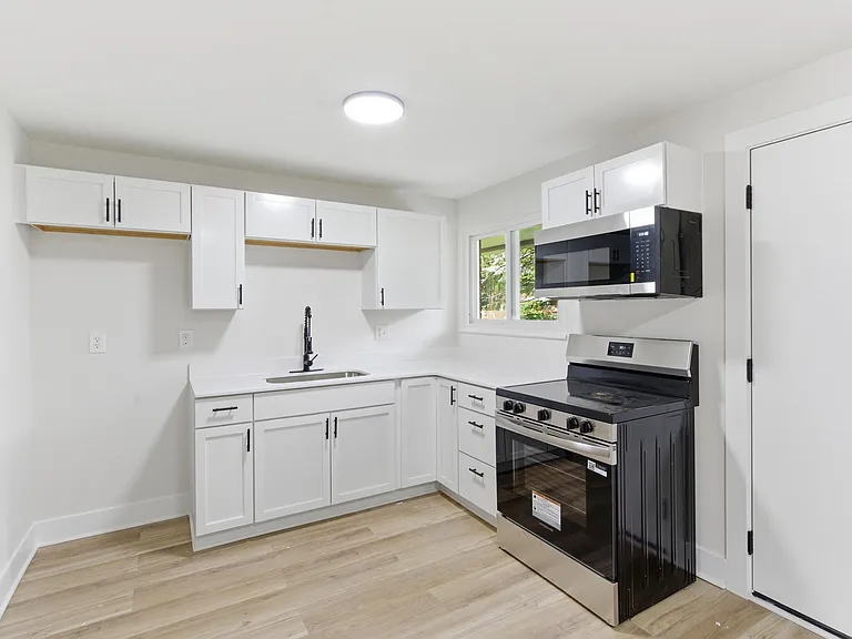 4731 Powell Rd — Photo 3