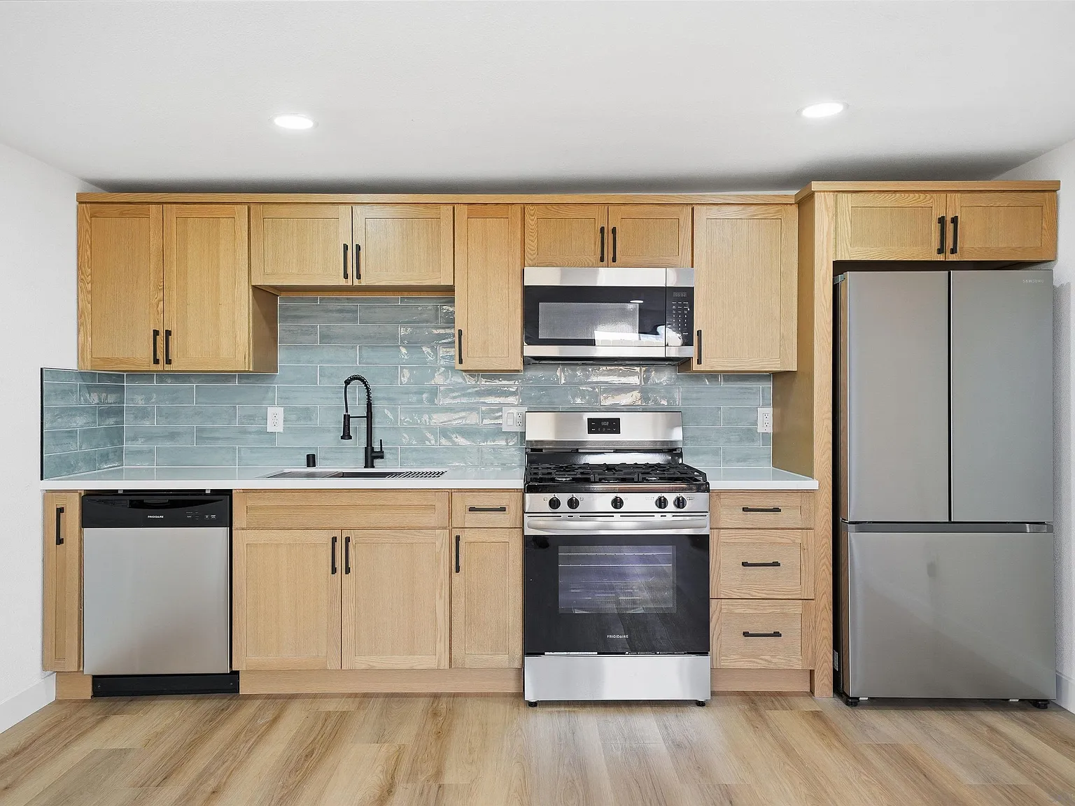 1 bed, 400 sqft, $2,200 — Photo 3