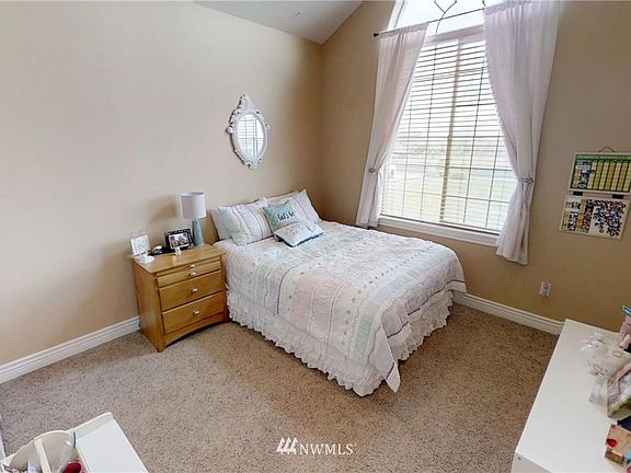 4th image of 920 S Camas Place